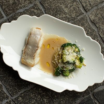 Черная треска с соусом из печеного перца и брокколи в Padron по цене 1940 ₽
