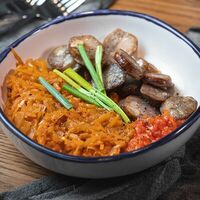 Домашняя колбаса с тушенной капустой в Борщ