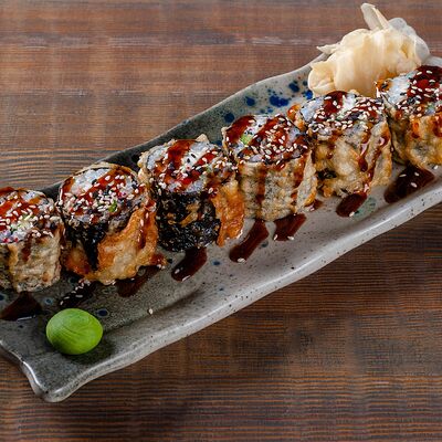 Жареный ролл с угрем и лососем в Bao по цене 920 ₽