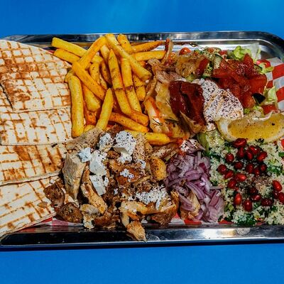 Открытый берлинский кебаб с курицей в Ист по цене 936 ₽