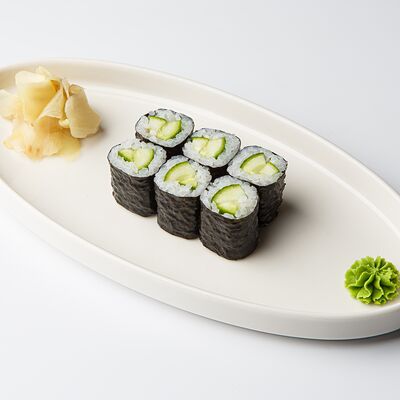 Ролл с огурцомв Avo kitchen & bar по цене 500 ₽