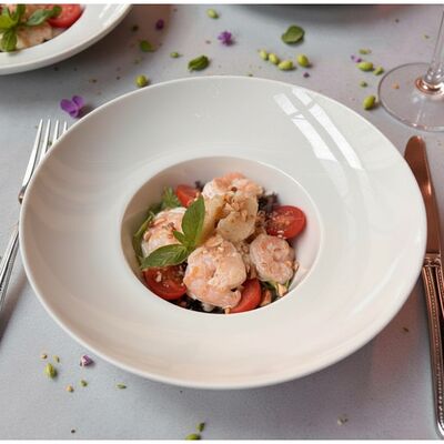 Острый салат с креветками и грушей в В Питере пить по цене 715 ₽