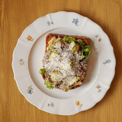 Тост с опаленной говядиной и соусом кимчив La Biga по цене 850 ₽