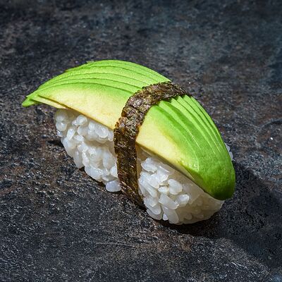 Суши Авокадо нигири в Вкусно Суши по цене 130