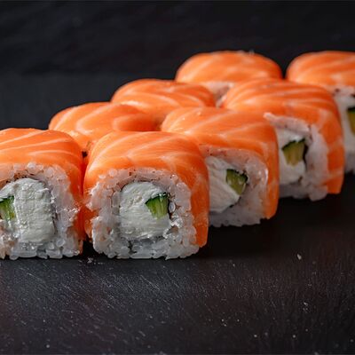 Суши ролл Филадельфия Classic в Sushiwok по цене 3590 ₸