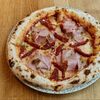 Пицца Тамбовский окорок, вяленые томаты в DVOR гриль-бистро по цене 820
