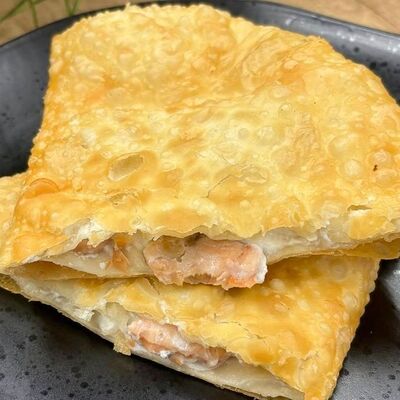 Чебурек Красная рыба и творожный сыр в Чебурек номер 1 по цене 295 ₽