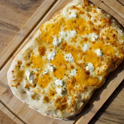 Пинца Четыре сыра в Про Тесто по цене 570 ₽