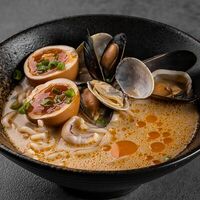 Рамен с морепродуктами в Осьминог на Чапаева 58