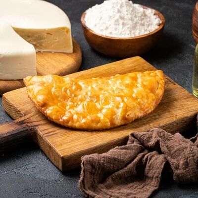 Чебурек с сыром в Лавашура по цене 235 ₽