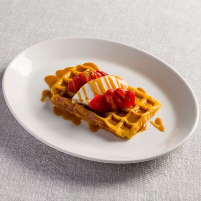 Тыквенные вафли, сырный крем из лаванды в Macadamia кафе по цене 570 ₽