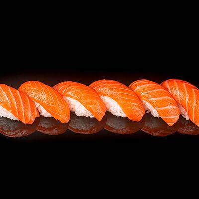 Набор суши с лососем в Калифафила по цене 960 ₽