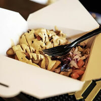 Ланч-бокс с колбасками в Питабар