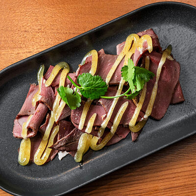 Пастрами из бычьего сердца с медовой горчицей и сельдереем в Горячо по цене 660 ₽
