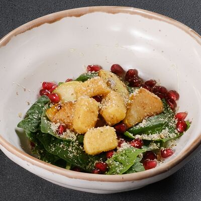 Салат с грушей и жареным сыромв Акватория по цене 480 ₽