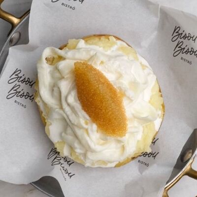 Запеченый картофель/страчателла/щучья икра в Bisou Bisou Bistro по цене 620 ₽