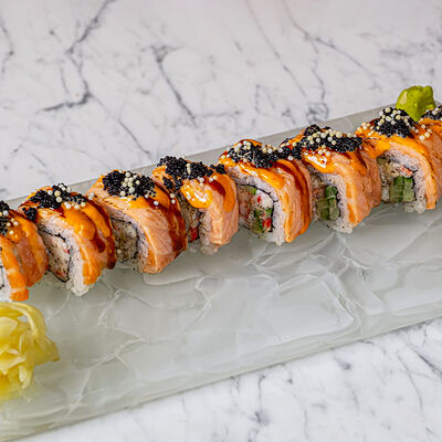 Ролл Краб с опаленным лососем в Dragon по цене 2150 ₽