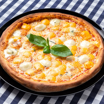 Пицца Четыре сыра в Trattoria Caffe Del Sole по цене 490 ₽