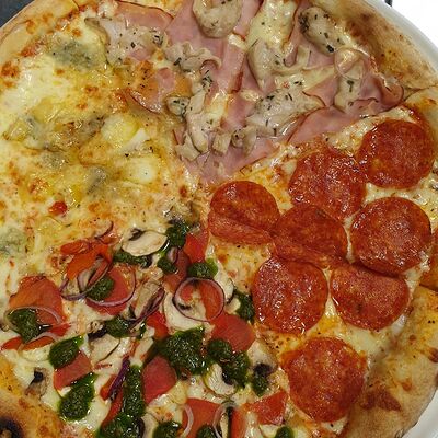 Пицца 4 сезона в Траттория Semplice по цене 980 ₽