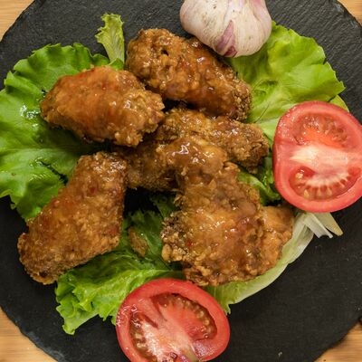 5 куриных крылышек с соусом в Кур крыло по цене 159 ₽