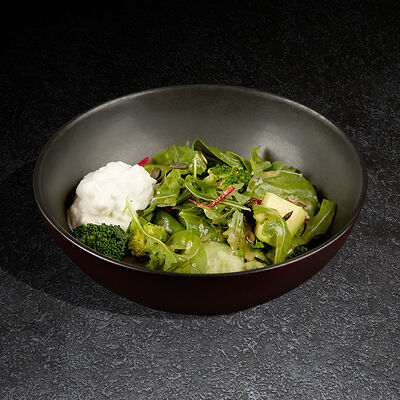 Зеленый салат с авокадо и страчателлой в Frank by Баста по цене 800 ₽