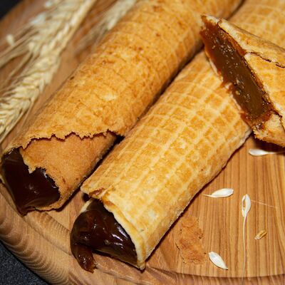 Вафельная трубочка с вареной сгущенкой в Хлеборезов по цене 125 ₽