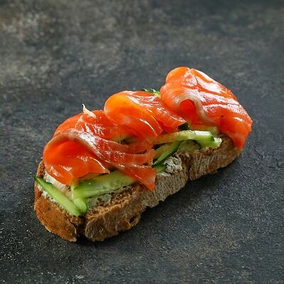 Брускетта с лососем в Двор Помидор по цене 250