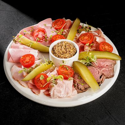 Мясная тарелка в Everest Sochi по цене 2200 ₽