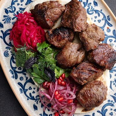 Шашлык из быка большой в NANA Pirveli по цене 2530 ₽