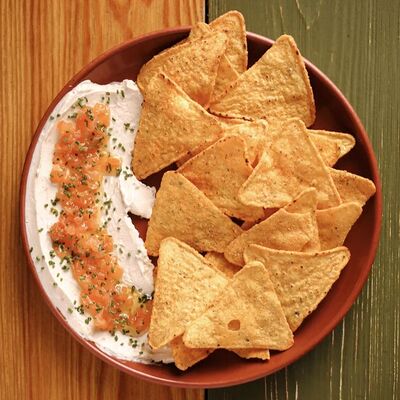 Начос с соусами в Rozas bar по цене 490 ₽