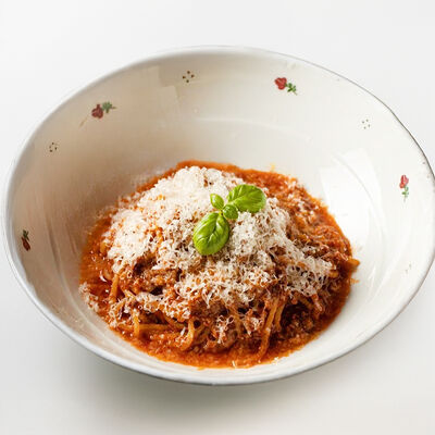 Спагетти болоньезе в Ava bistro по цене 980 ₽