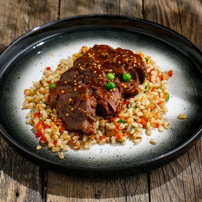 Телячьи щечки с перловкой в Двор Помидор по цене 1030