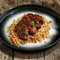 Телячьи щечки с перловкой в Двор Помидор