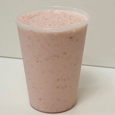 Клубнично-банановый милкшейк в Corn dog dagestan по цене 290 ₽