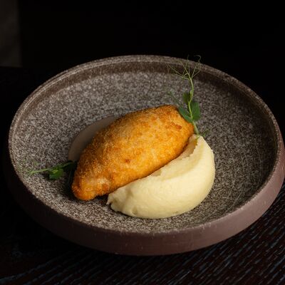 Котлета по-киевски с картофельным пюре в Made in Georgia по цене 940 ₽