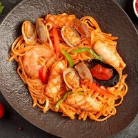 Жареная лапша Удон с морепродуктами в Корё