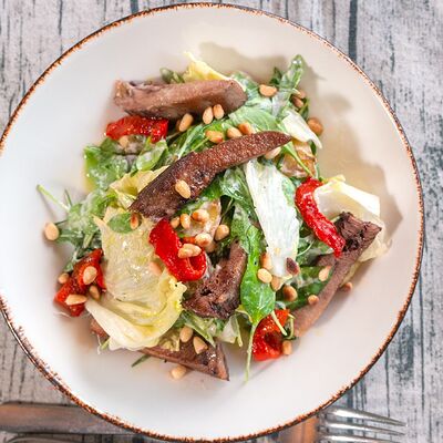 Теплый салат с говяжьим языком в Polly MacMolly по цене 750 ₽