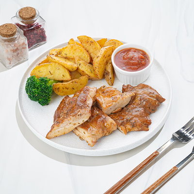 Курица-гриль с картофелем по-деревенски в Магбургер & Братья Караваевы по цене 380