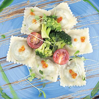 Паста равиоли с лососем и креветкамив Тальятелло по цене 650 ₽