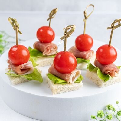 Канапе с прошутто и черри в KanapeFest по цене 2529 ₽