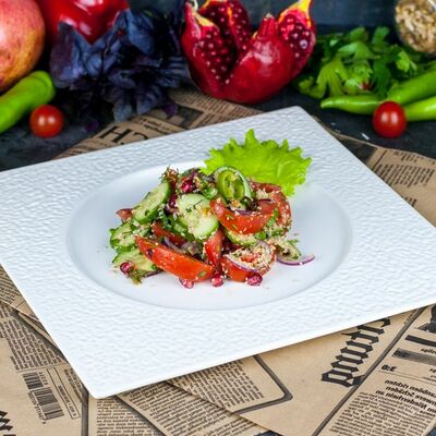 Салат Легкий с орехами в Пельменная по цене 495 ₽