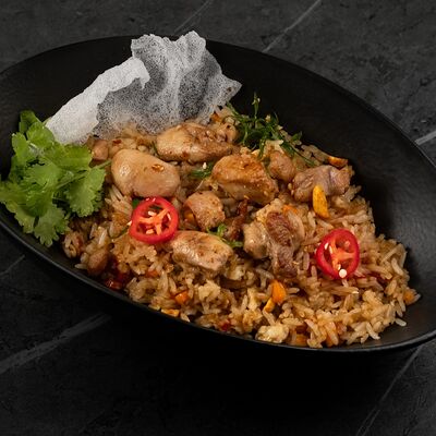 Жареный рис с курицейв Morioka по цене 630 ₽