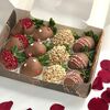 Клубника в шоколаде с сублимированной малиной и арахисом в Lovely Berry по цене 2690