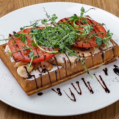 Вафля с куриным филе в Pitchii Coffee and Waffles по цене 890 ₽