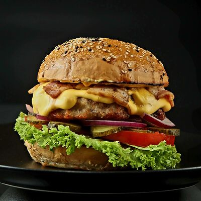 Бургер с мраморной говядинойв Loca Pizza по цене 680 ₽