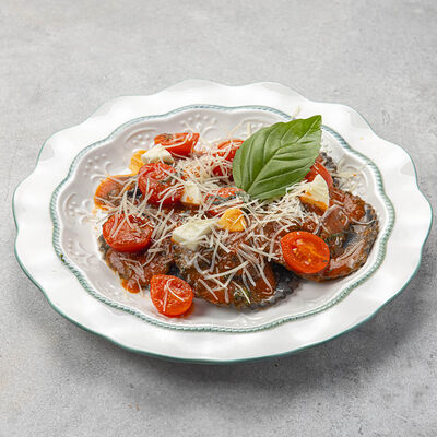 Черные равиоли с лососем и креветкой в Peperoni по цене 920 ₽