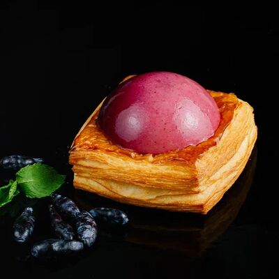 Дэниш Жимолость-ежевика в Sweet Сoncept Кондитерская студия по цене 370 ₽