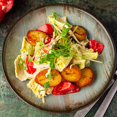 Салат из кальмаров с молодым картофелем в Елки Холл по цене 349 ₽
