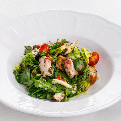 Салат с осьминогом, печеным картофелем и сельдереем в Волга-Волга по цене 1590 ₽