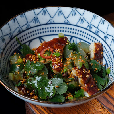 Салат из маринованных огурцов с угрем в Ezo Izakaya по цене 690 ₽